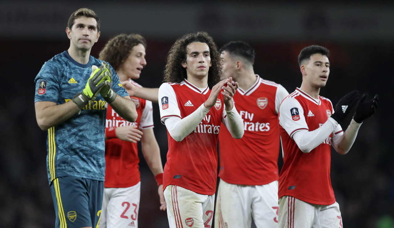 山东杯赛收获两大悍将！谢智杰防守制霸，陈林坚得分篮板全面带动（山东杯赛喜迎双核爆发：谢智杰统治级防守，陈林坚全面撑起得分与篮板）