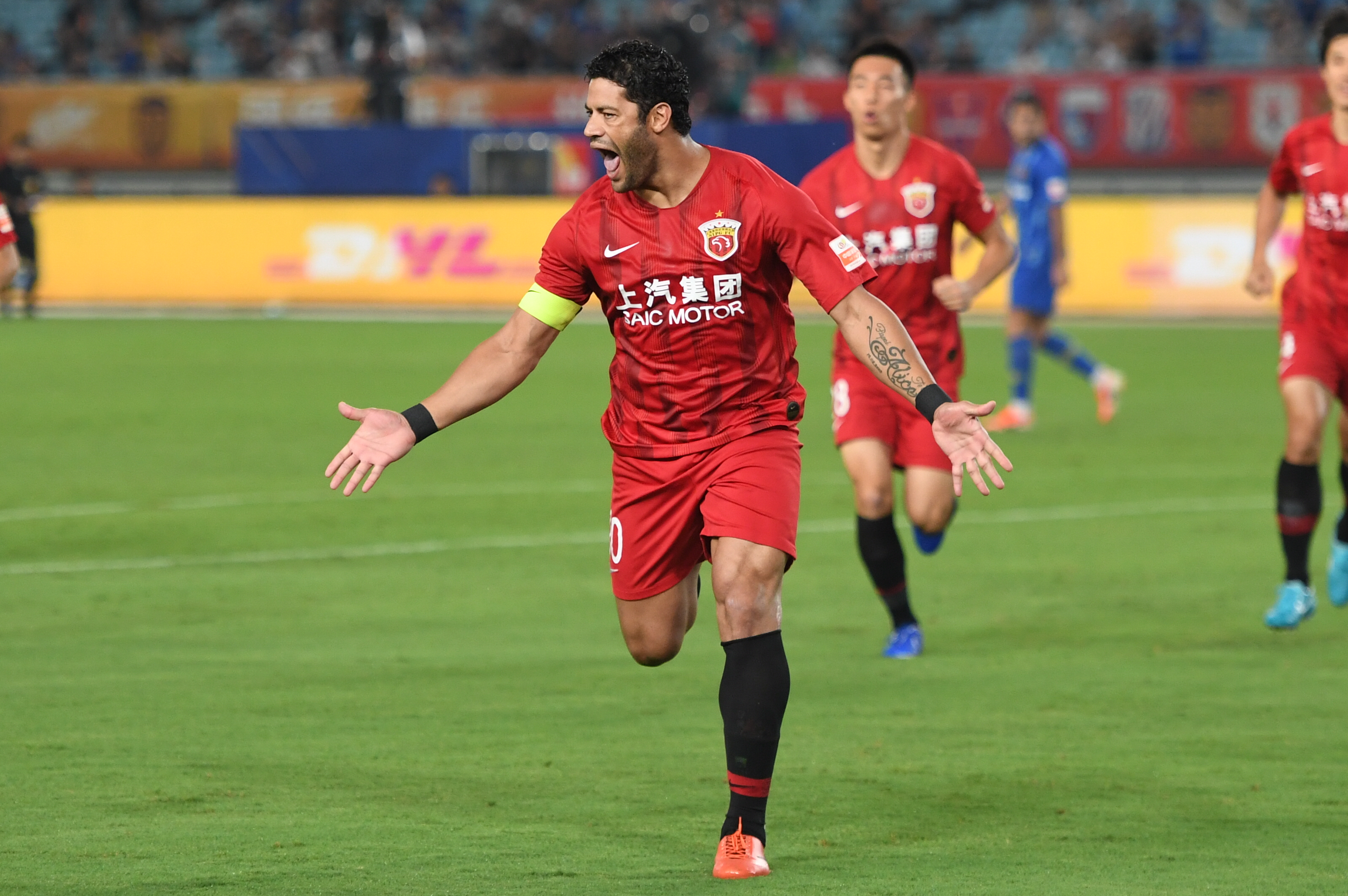 德天空：多特将在今天与二门亚历山大-迈尔续约至2027年（德天空：多特今日将与二号门将亚历山大-迈尔续约至2027年）