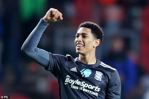 意天空：罗马已就齐尔克泽与曼联谈判，双方每天都在进行对话（意天空：罗马与曼联就齐尔克泽转会磋商，双方保持每日沟通）