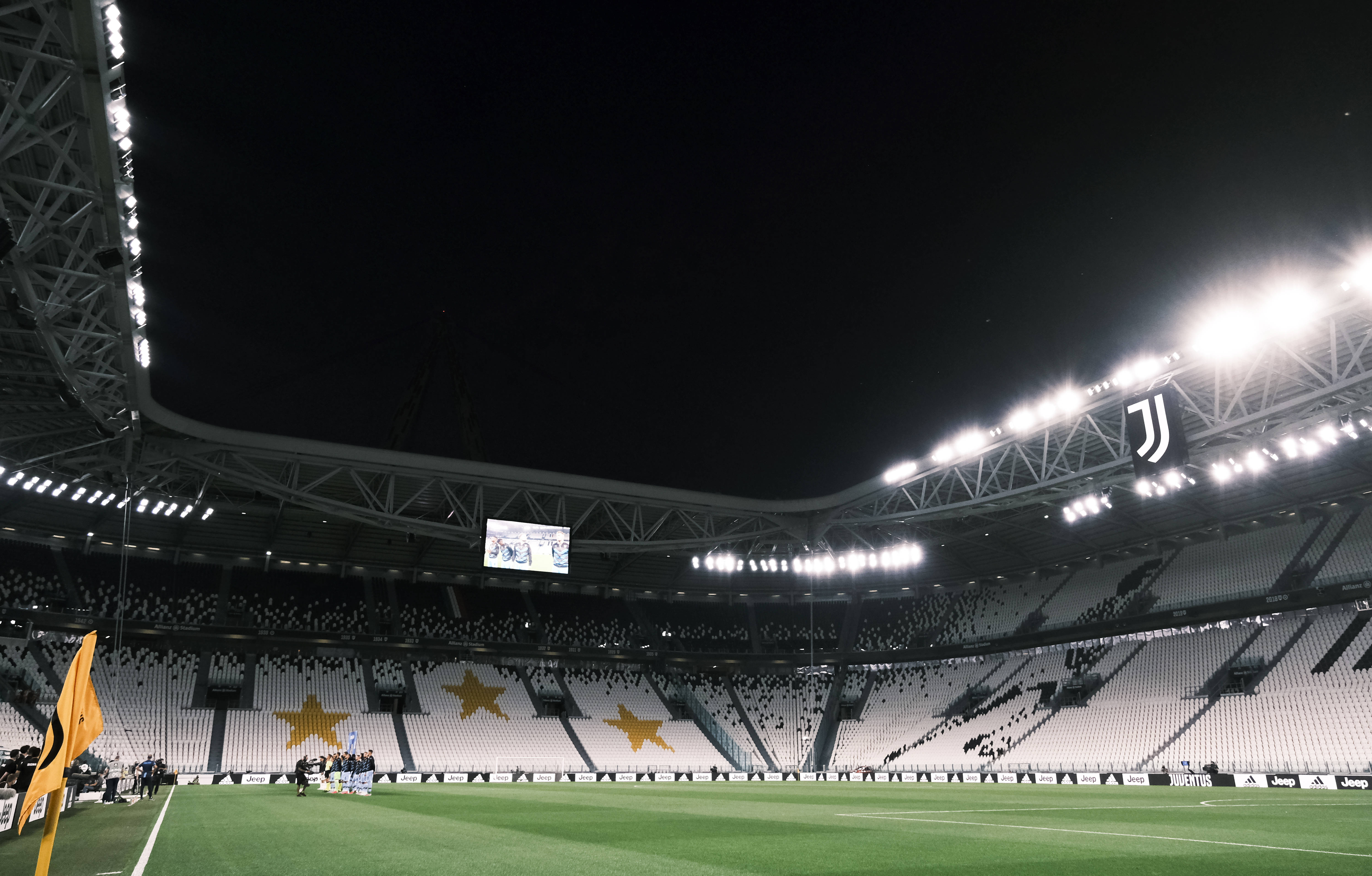 姆巴佩欧冠生涯已5次戴帽，仅次于梅西、C罗和莱万（姆巴佩欧冠第5次上演帽子戏法，排名仅在梅西、C罗、莱万之后）