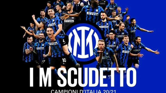 刘若钒庆祝海港队夺冠：人生第一个中超冠军🏆（刘若钒庆贺海港队加冕：职业生涯首个中超冠军🏆）