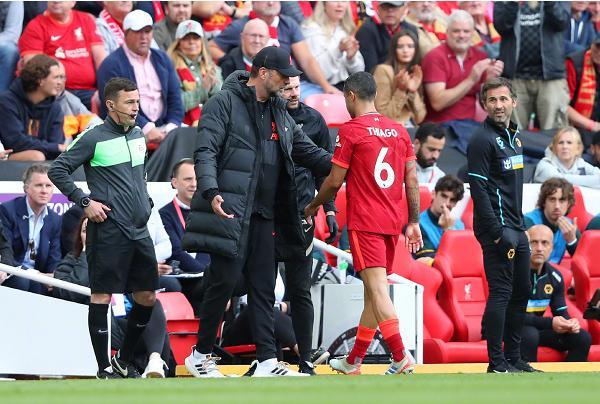 弗兰克：范德芬进球前我心想他要去哪，在场边喊让他快传球（弗兰克：范德芬进球前我还在想他往哪儿跑，场边不停催他赶紧传球）