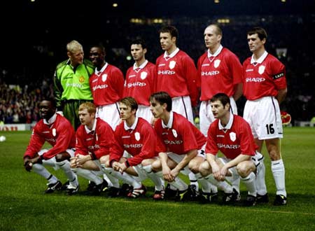 图片报：因极端球迷大规模燃放烟火，拜仁将面临欧足联的处罚（极端球迷大规模燃放烟火，拜仁恐遭欧足联处罚）