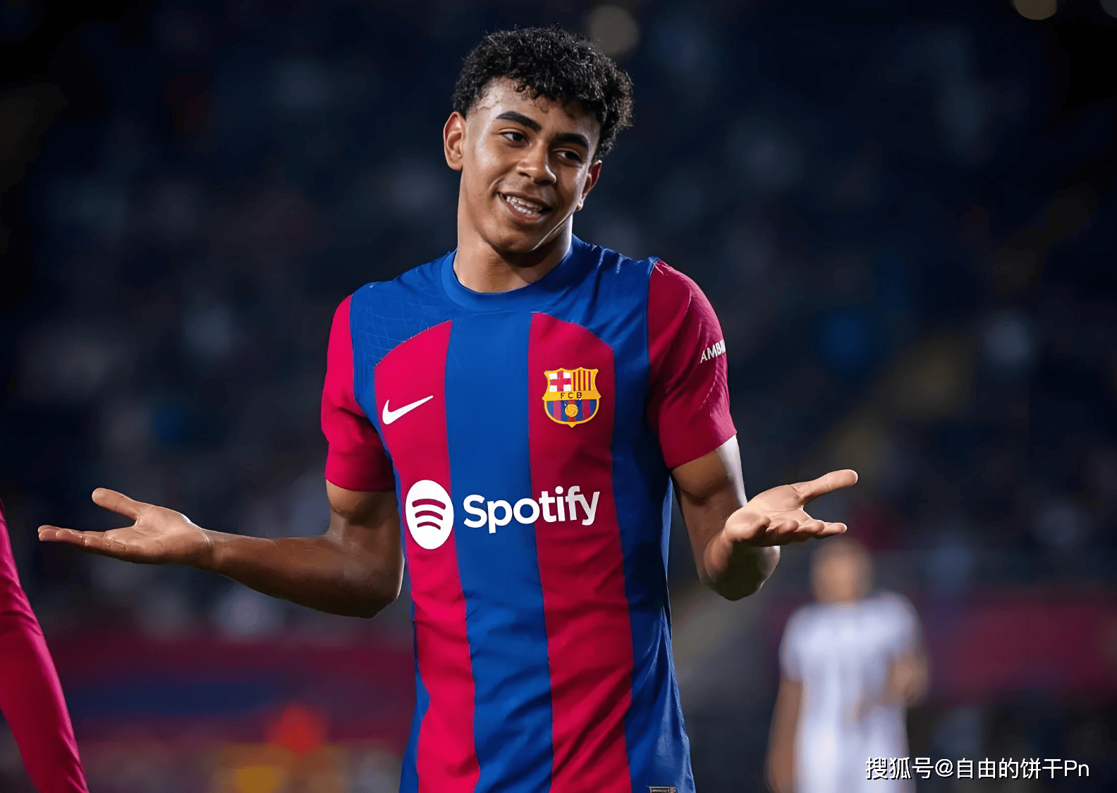 邮报：明年世界杯上下半场中段设强制补水时间，每次三分钟（《邮报》：明年世界杯将在上下半场中段增设3分钟强制补水暂停）