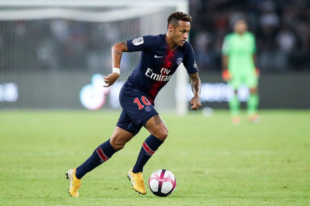 利兹联应签下本赛季19球的上田绮世？＂像是将两名前锋合为一体的球员＂（利兹联该签下本季19球、堪称两前锋合体的上田绮世吗？）