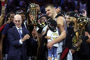 领跑首节得分！雷迪克：这是东契奇的策略，喜欢他这样打（首节得分领跑！雷迪克：这是东契奇的策略，我欣赏他这种打法）