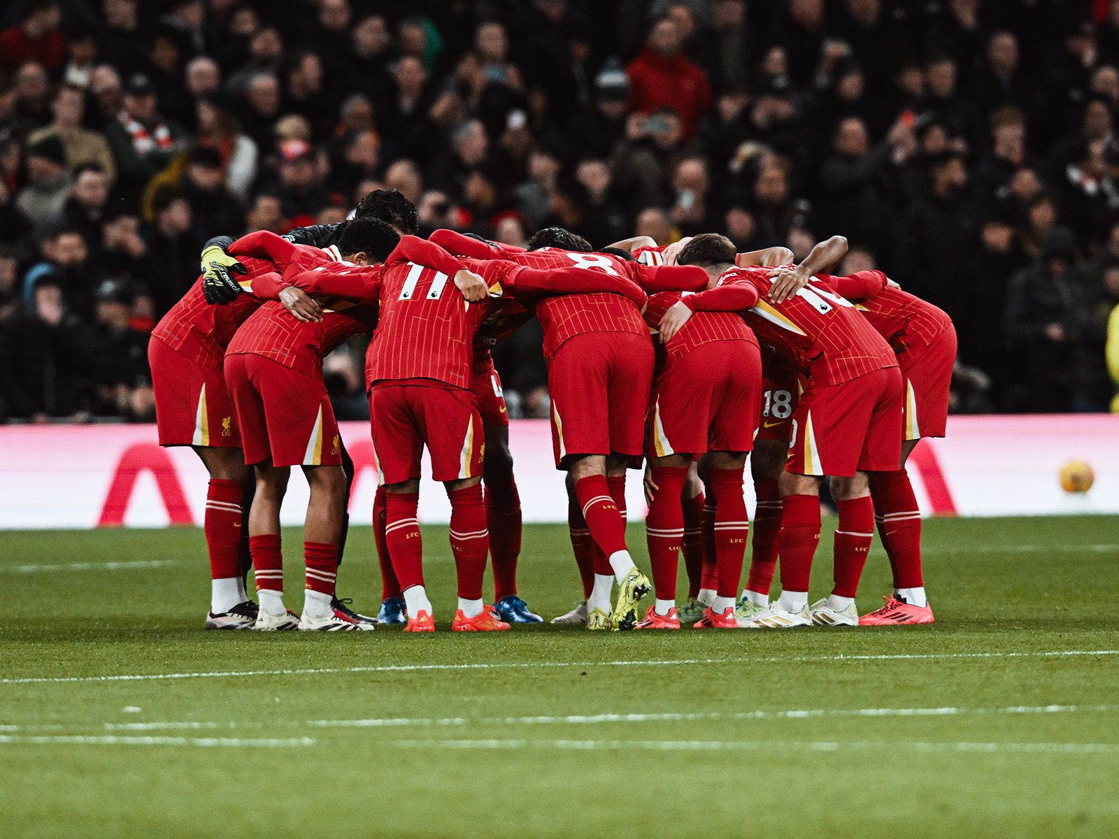 塔拉韦拉后卫：抽到皇马无比激动，最期待与姆巴佩同场竞技（塔拉韦拉后卫：抽中皇马兴奋至极，最盼与姆巴佩同场较量）