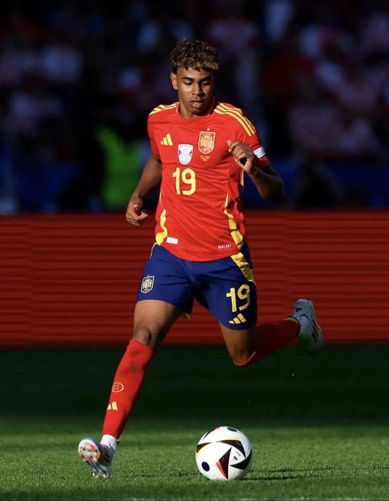 马卡：延期的莱万特vs黄潜，可能安排在1月7日或8日补赛（马卡：莱万特对黄潜的延期赛或将在1月7日或8日进行）