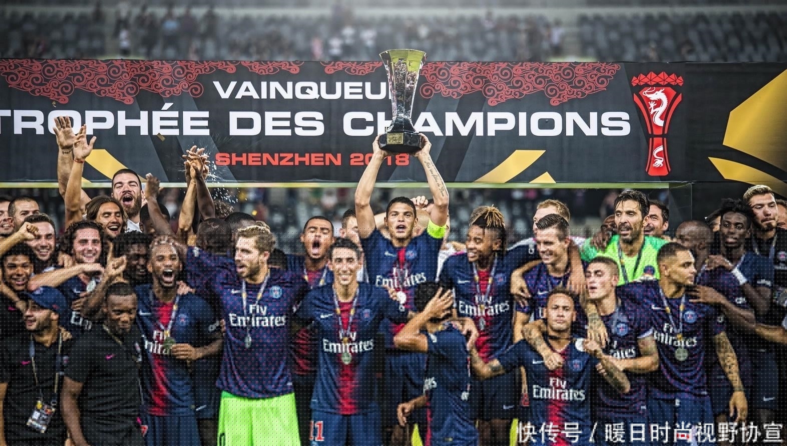 足球国足争议判罚引专家讨论（国足争议判罚引发专家热议）