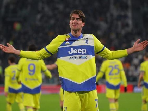 张琳艳身穿阿根廷2026世界杯球衣：期待在美加墨见到梅西（张琳艳身披阿根廷2026世界杯战袍：盼在美加墨与梅西相见）