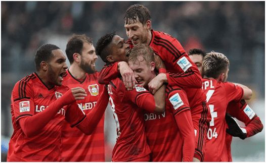 阿斯：拜仁加紧与于帕梅卡诺续约谈判，皇马考虑科纳特为备选（阿斯报：拜仁加快与于帕梅卡诺续约谈判，皇马将科纳特视作备选）